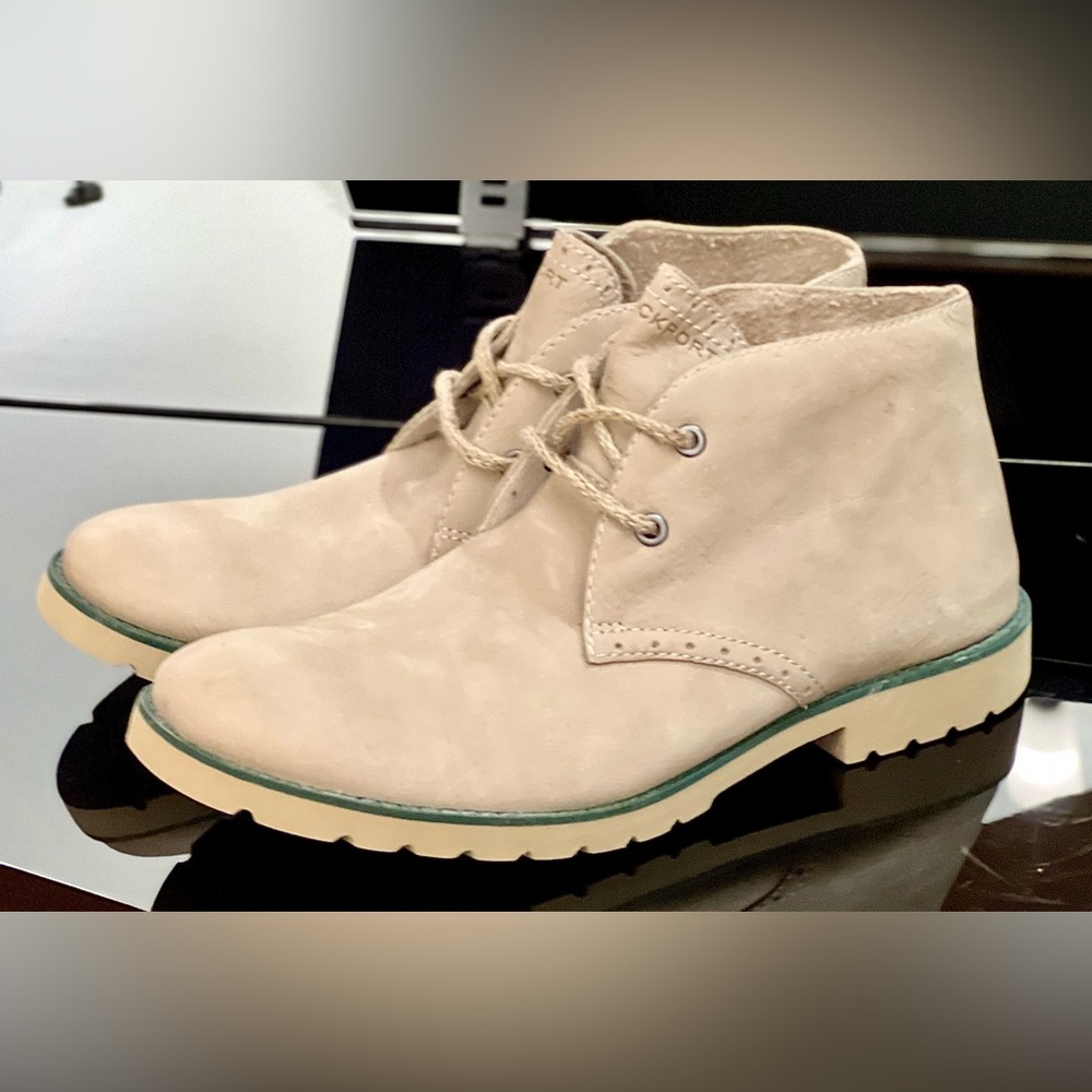 Men's 9.5 Rockport Adiprene Suede Leather Lace Up Chukkas Ankle Boots.